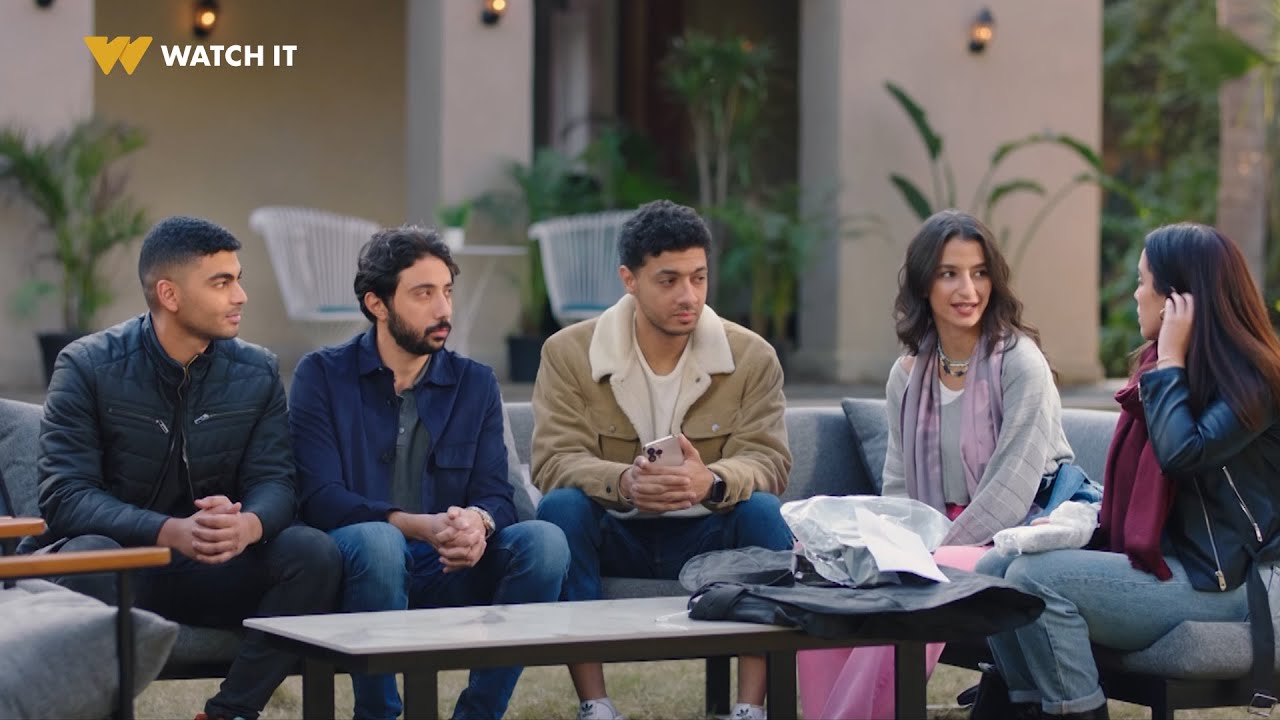 وبينا ميعاد | نقطة ضعفه دموع آروى 😂 .. علي ماقدرش يمسك نفسه وجاب لآروى هدية 😍