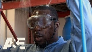 Storage Wars: Ivy's Hazmat Shower (S5, E24) | A&E