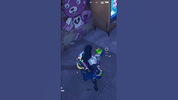 Noob plays Fortnite for the first time 😂 #fortnite