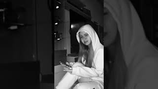 Hear The Heart Song By: Donika Resimi