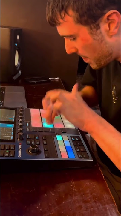Fred Again practising hard 🤣 #housemusic #techhouse #techno #fyp #edm #rave #fredagain
