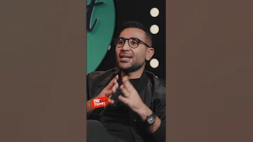 موقف كوميدي لـ أحمد سعد مع أمه أثناء أدائهم للعمرة بسبب شقيقه سامح 