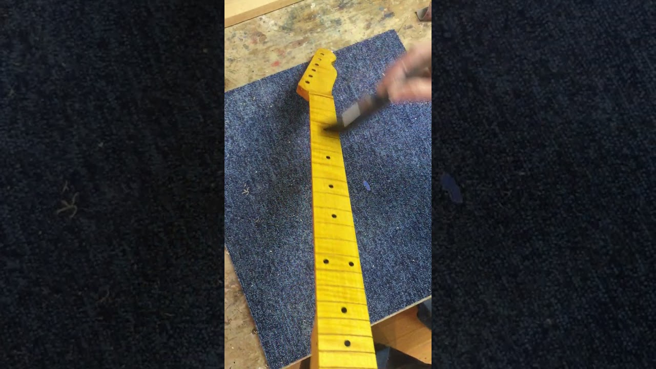 Manche telecaster en érable ondé - teinte vintage