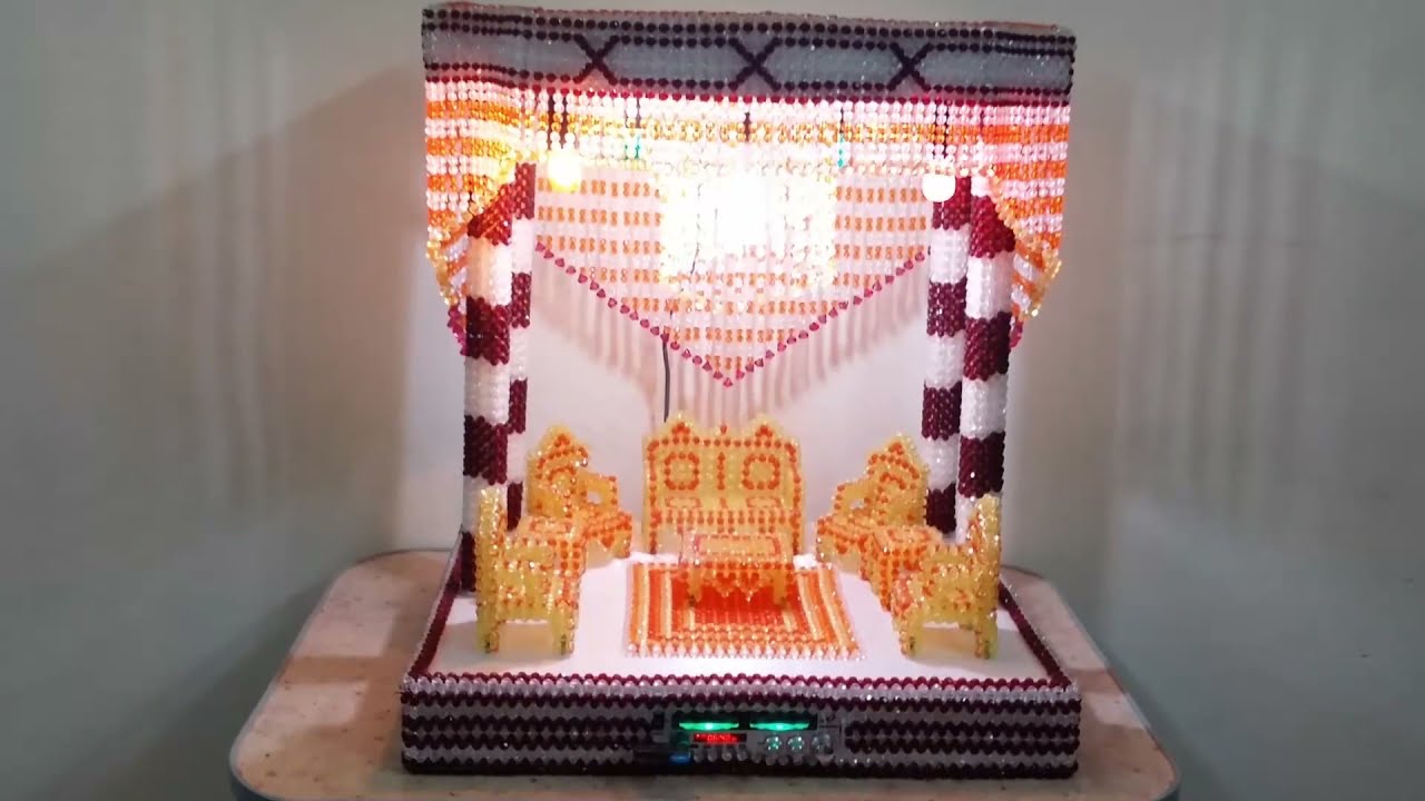 صالون خرز مزود بمستويان من الإضاءة ، و سماعات و مشغل USB