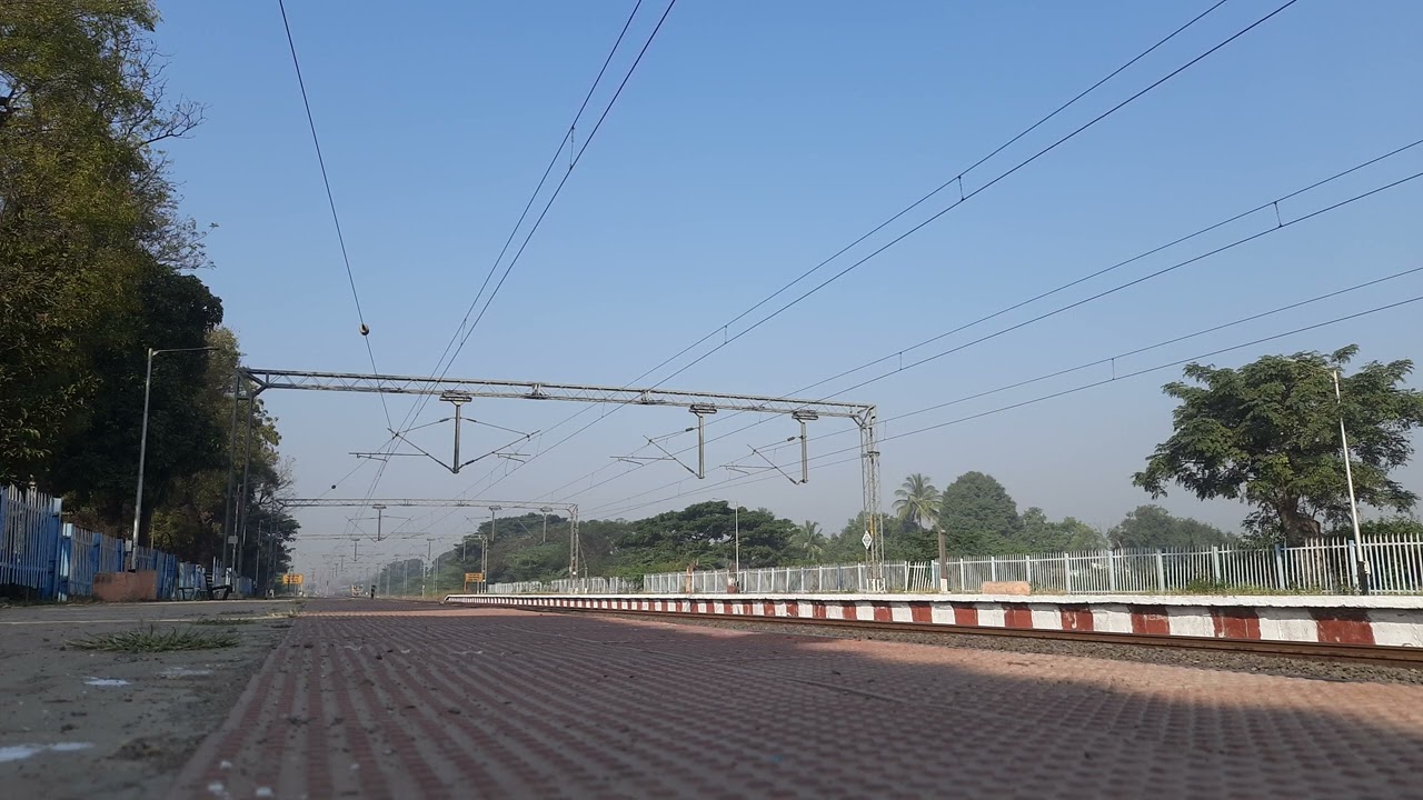 Pune-Solapur Demu Honking at Yavat