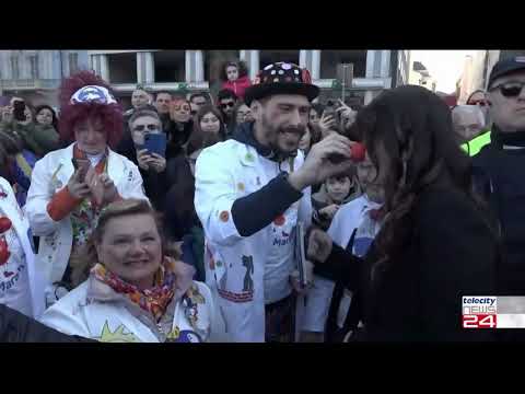 07/03/23 - In tanti, ad Alessandria, per il Carnevale, festa con Cristina D'Avena