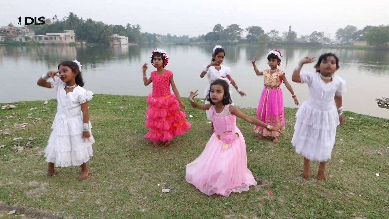      Moyna Chalat Chalat Chole Re Dance By Little Cute Girl  DLS Chinmay  Moyna