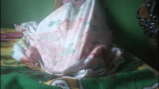 Tag97Mexendo Os Pés De Baixo Do Corbertor