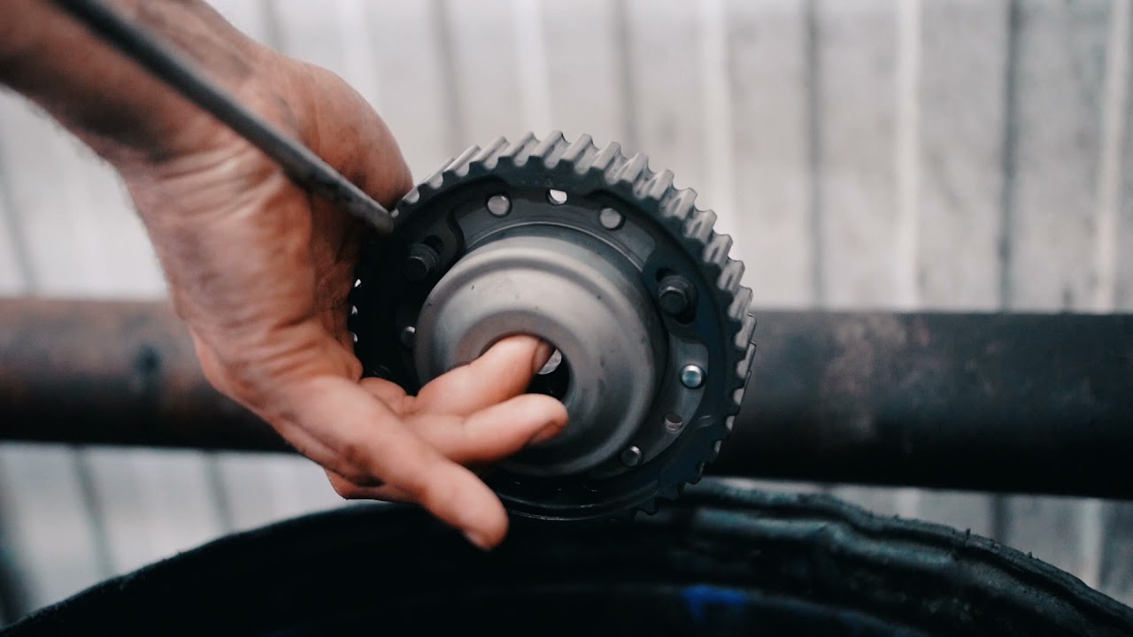 Установка выпускной муфты vvt i Volvo - YouTube