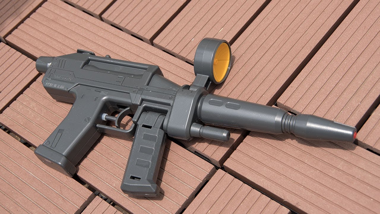 池田工業社 機動戦士ガンダム ビーム・ライフル型ウォーターガン - YouTube