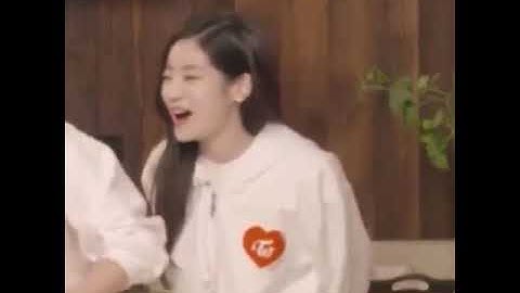 The way Dahyun enters and....