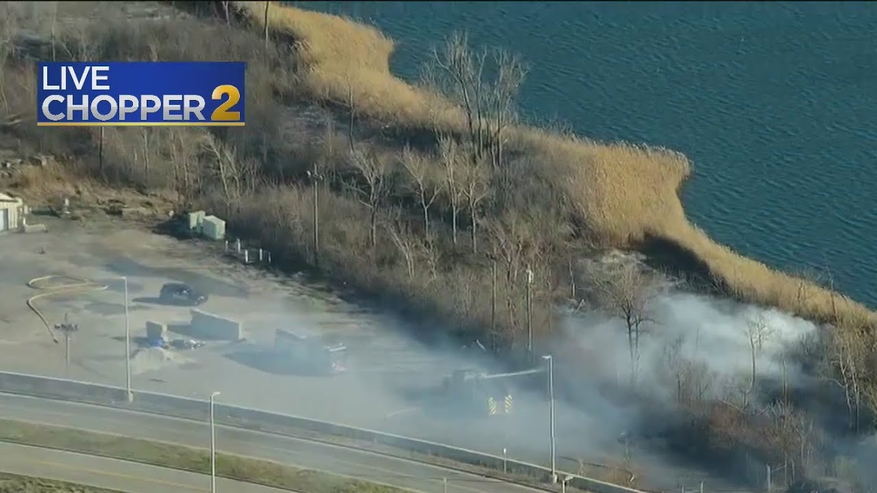 Crews battle brush fire near Gary/Chicago International Airport - YouTube