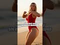 Cada movimiento es lujo sutil: serum para brillo natural, tacones que elevan la postu...