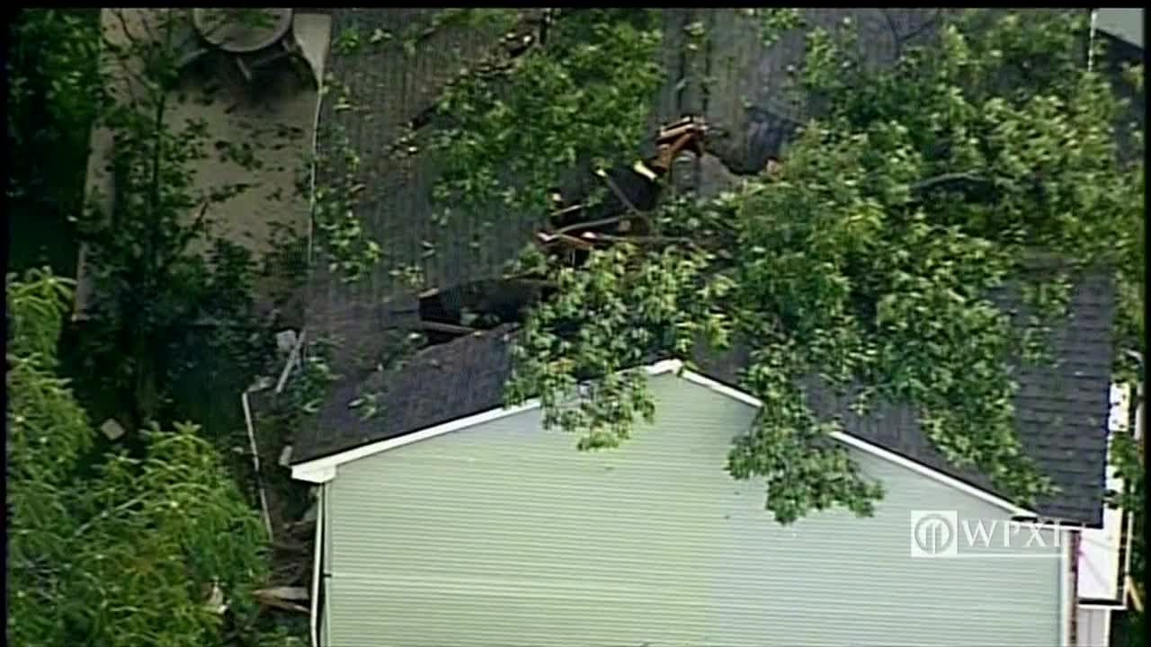 RAW VIDEO: Tree falls on house in Westmoreland County - YouTube