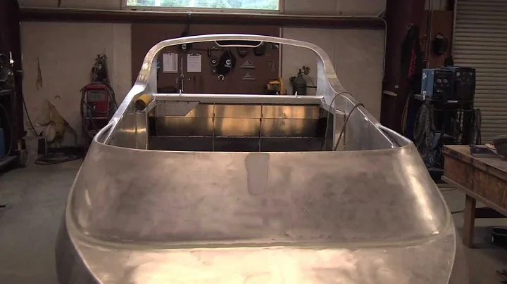 Pulsed MIG Welding Improves Aluminum Boat Building