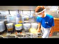 【ガツンと喰らえ】山盛りネギがヤバい家系ラーメン店の厨房潜入！A delicious ramen shop with a large amount of green onions in Japan!