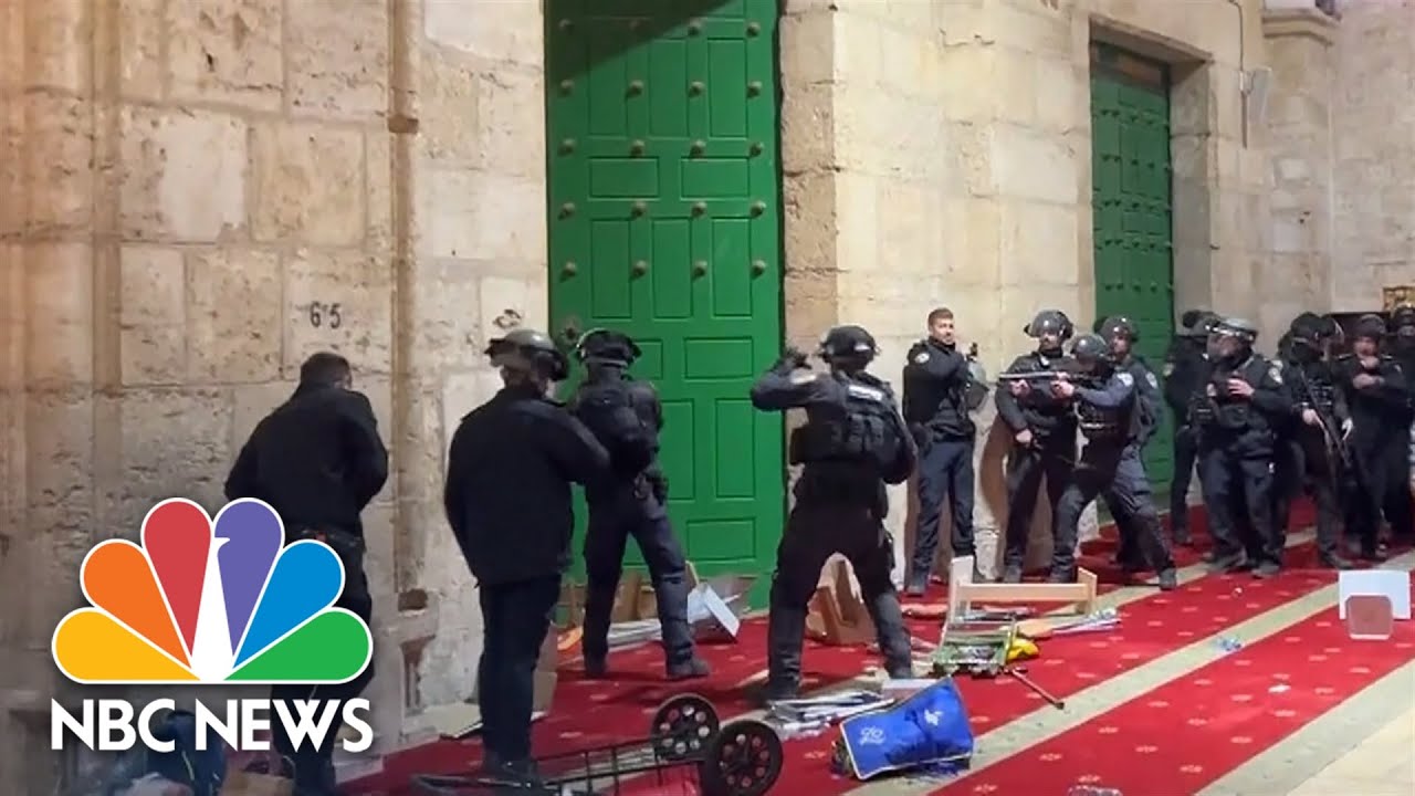 Renewed confrontation between Israeli police and worshippers at Al-Aqsa Mosque Renewed confrontation between Israeli police and worshippers at Al-Aqsa Mosque