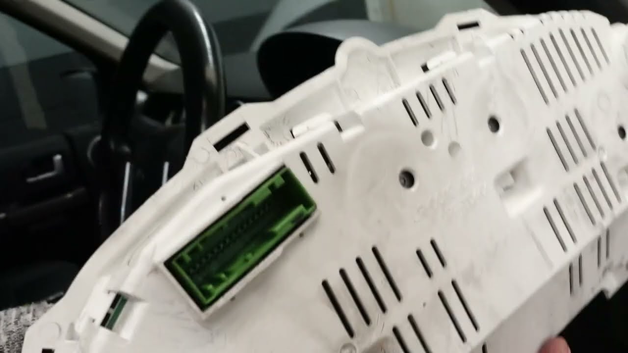 Land Rover Discovery & Range Rover Sport Dash Speedo Cluster Removal ...