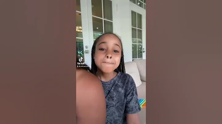 Imagine If My Lips were THIS BIG 😱