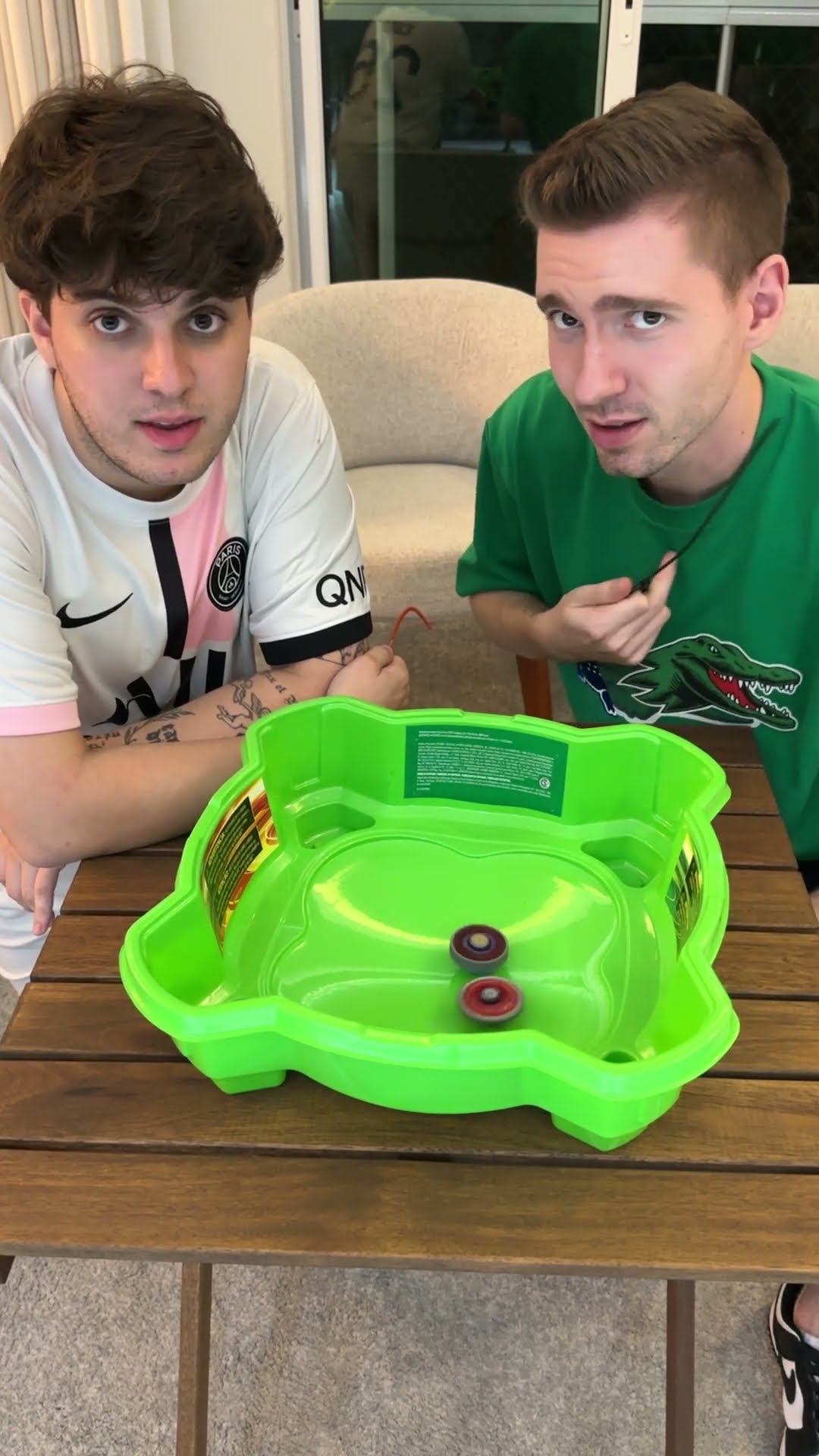 Batalha de BEYBLADE ANTIGA! #shorts