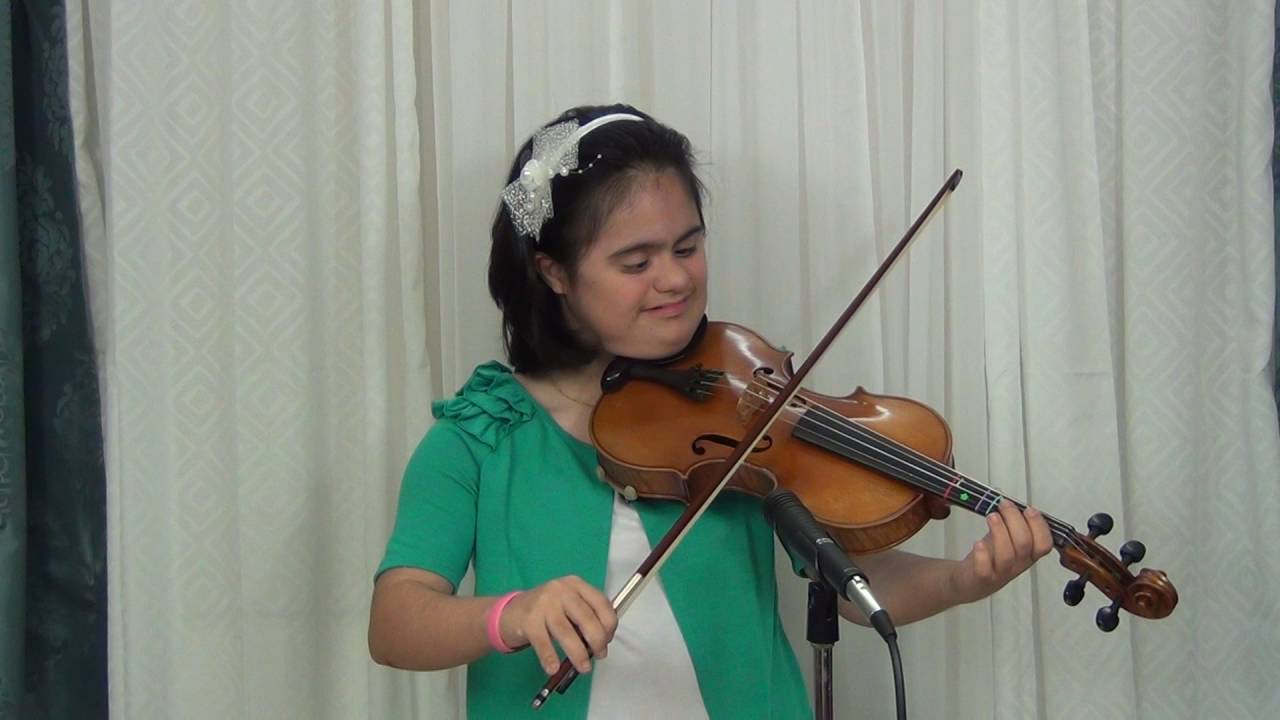 GOD BLESS AMERICA - Violinist Elizabeth Torres