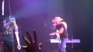 Brett and his daughter end concert promote JDRF!