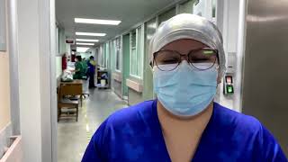 Nurse serenades COVID-19 patients