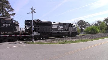 NS E49 SD70M-2/C40-9W with it in Notch 8