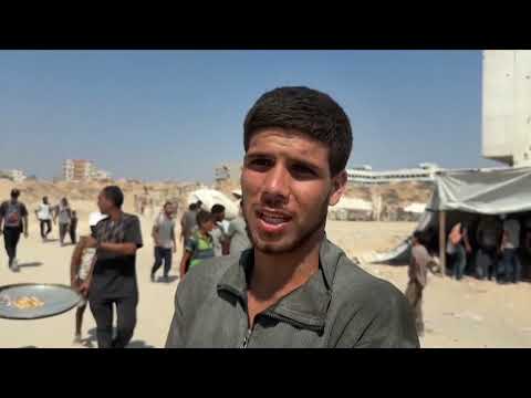مساعدات غزة: سكان محليون يخاطرون بحياتهم لتلقيها