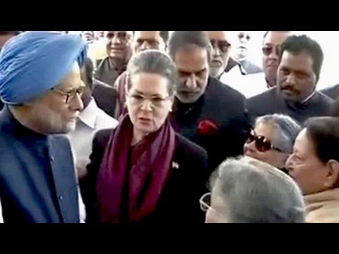 Sonia Gandhi Xxxx Sex - We are fully behind Manmohan Singh,' says Sonia Gandhi after walk of  support for former PM - YouTube