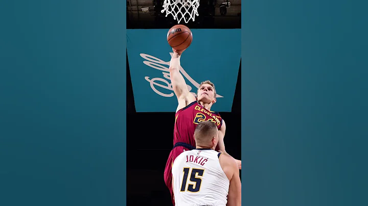 MONSTER SLAM 😲 Lauri Markkanen takes flight with the MASSIVE finish! | #Shorts - 天天要闻
