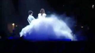 Before The Storm Live - Miley Cyrus &amp; Jonas Brothers In Concert.flv