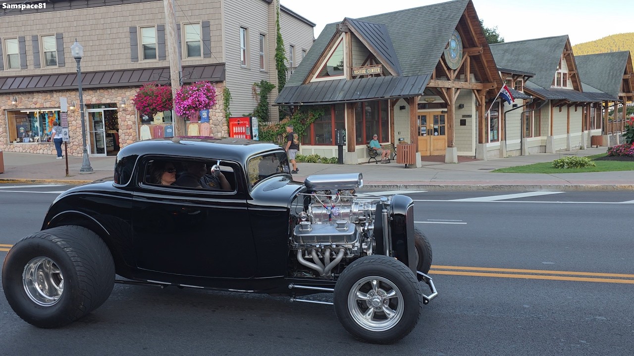 2025 Adirondack Nationals classic car show arrivals hot rods 100s of old cars & trucks cruising in