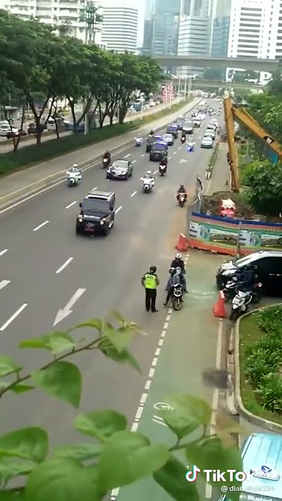 Suasana Konvoi Mobil Pejabat dilihat dari Atas,story wa, story wa kata2 bijak,story wa lagu