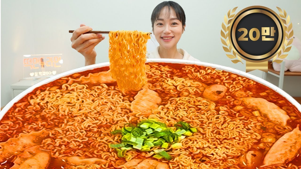 신라면에 떡이랑 만두 넣어서 떡만두라면 8봉지 먹방! 고춧가루 팍팍 파 송송 🍜 밥까지 말아서~! | RAMYEON | MUKBANG | EATING SHOW | ASMR
