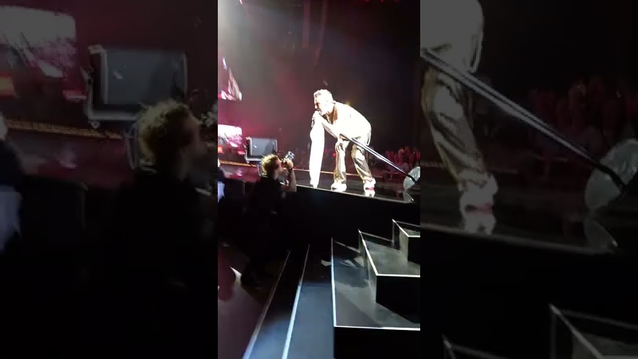 Robbie Williams 3Arena Dublin Oct 30th :  Hey Wow Yeah Yeah/Let Me Entertain You