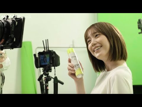 本田翼、カワイイがてんこ盛り！メイキングでも笑顔がとまらない　新CM「ドライシャンプー　いつでもどこでも」篇メイキング映像公開