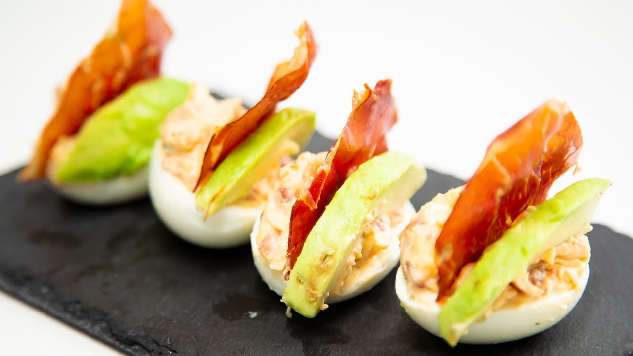 HUEVOS RELLENOS DE AGUACATE.