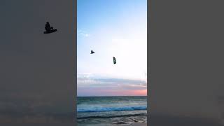 This is crazy 😱🤯 Kitesurfer does a Double Kite loop