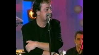 Dalaras & Parios - S' agapo giati eisai oraia (live)