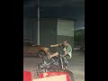 Le quedo muy grande la motocicleta 🤣 #caidasgraciosas #caidas #caídasépicas #videosdivertidos