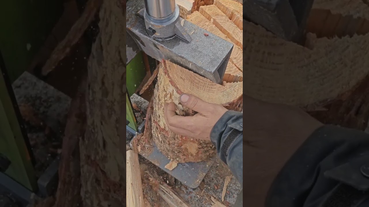 Automatic Wood Splitting Machine