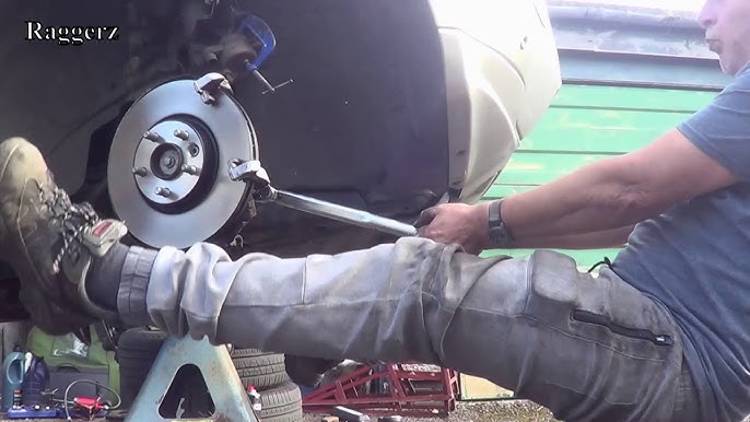 Rear Diff Oil Top Up On Freelander 2 Lr2 Youtube Rear Diff Oil Top Up On Freelander 2 Lr2 Youtube