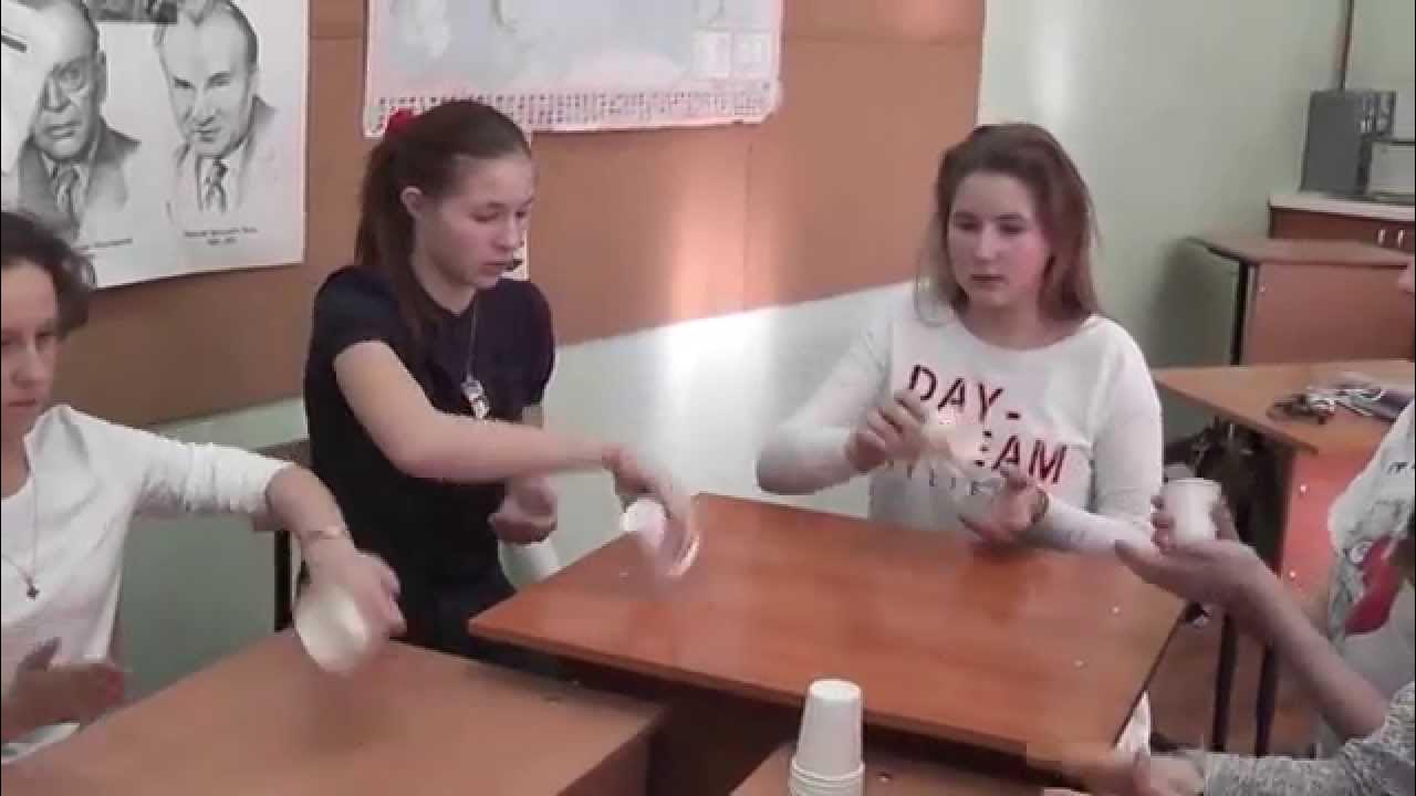 Занятия в музыкальной школе. Песне любовь и боль на гитаре. Музыкальная школа фортепиано. Песня черный бумер на баяне. Видео уроки под песню.