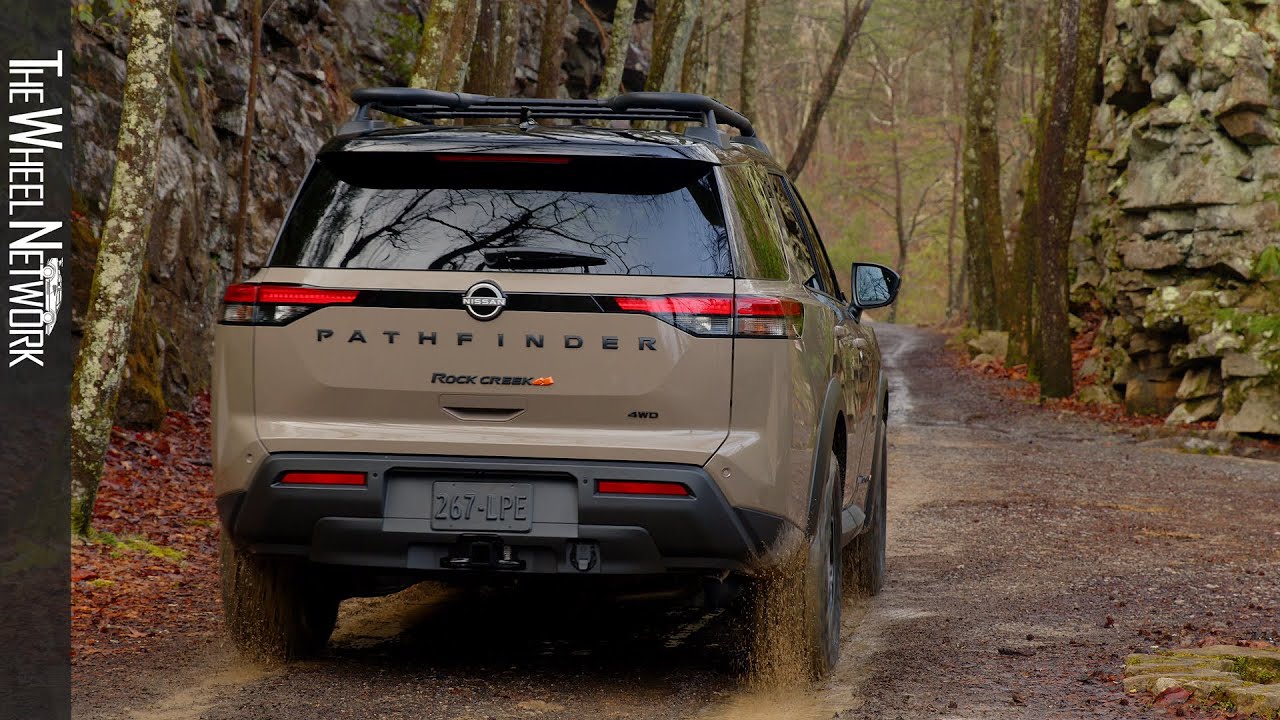 2023 Nissan Pathfinder Rock Creek Baja Storm/Boulder Gray Trail