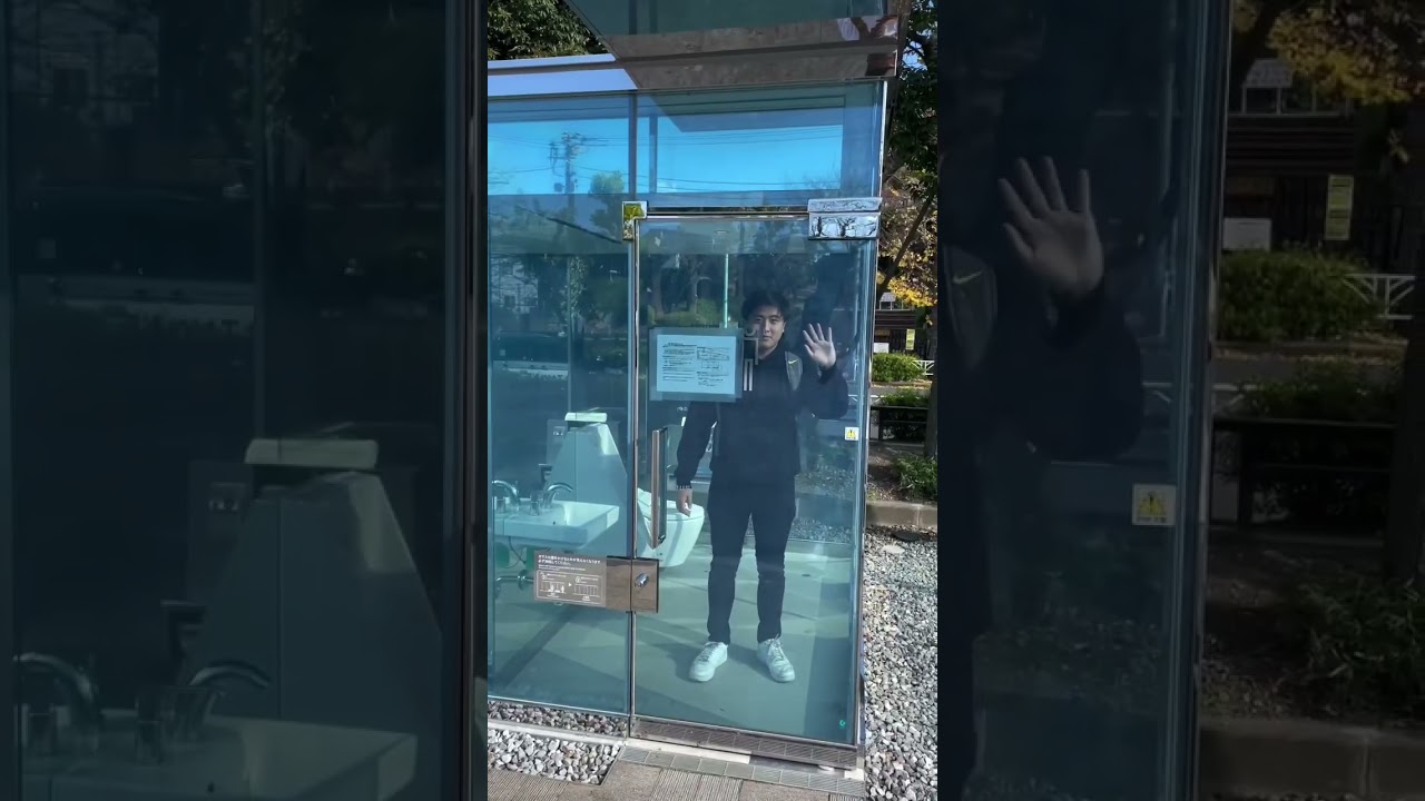 Я нашёл САМУЮ ВИРУСНУЮ прозрачную ванную комнату в Японии! #япония #шорты