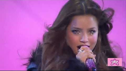 Emilia - La_Playlist.mpeg (Live Performance)