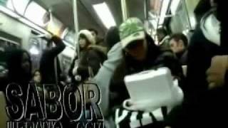 PELEA en NYC: Moyetas Comiendo en el Tren vs Vieja Blanca
