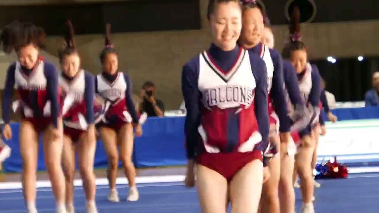 迫力満点！フォーメーションの変化がよく見えるチアリーディングのサイドアングル映像