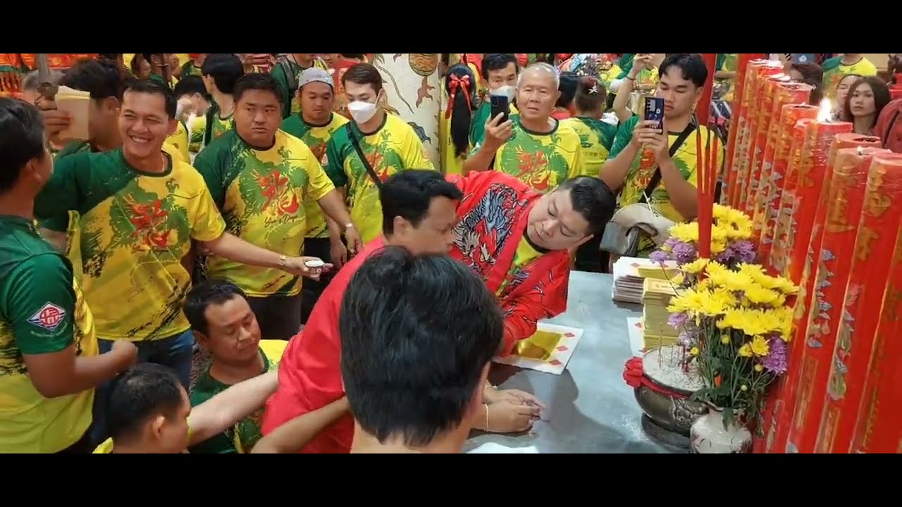 งานประเพณีแห่เจ้าพ่อ-เจ้าแม่ปากน้ำโพ108ปีตรุษจีนนครสวรรค์องค์เทพเจ้าประทับทรงออกแห่รอบเมืองนครสวรรค์